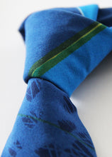 TRIANGLES design - blue sandwashed spun silk tie
