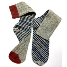 Red toe single sided striped mens cashmere socks