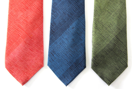 Small dashes (JKD90) sandwashed spun silk hand printed tie