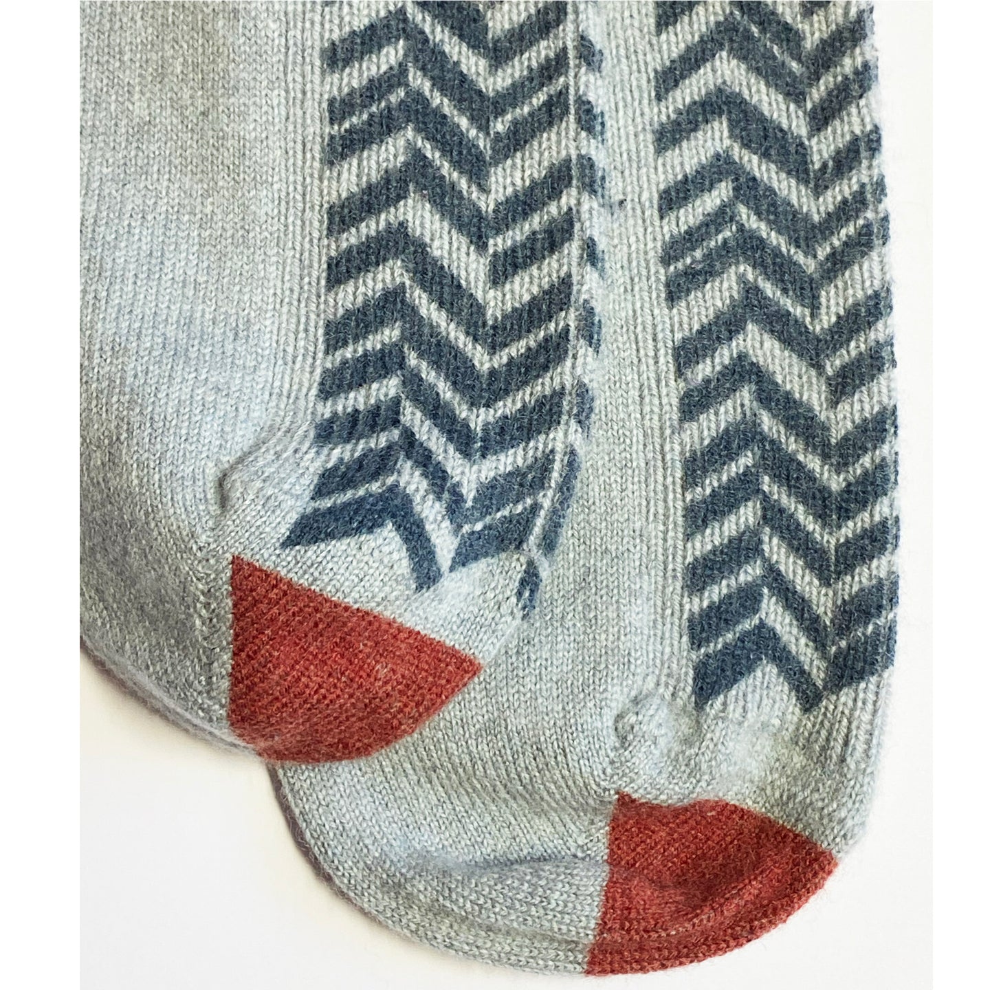 Chevron front and red toe ladies cashmere sock.